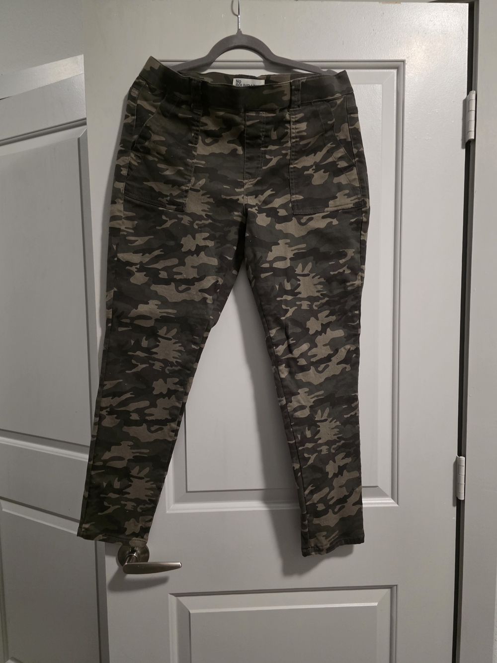 No Boundaries Olive Camo Skinny Ankle Pants